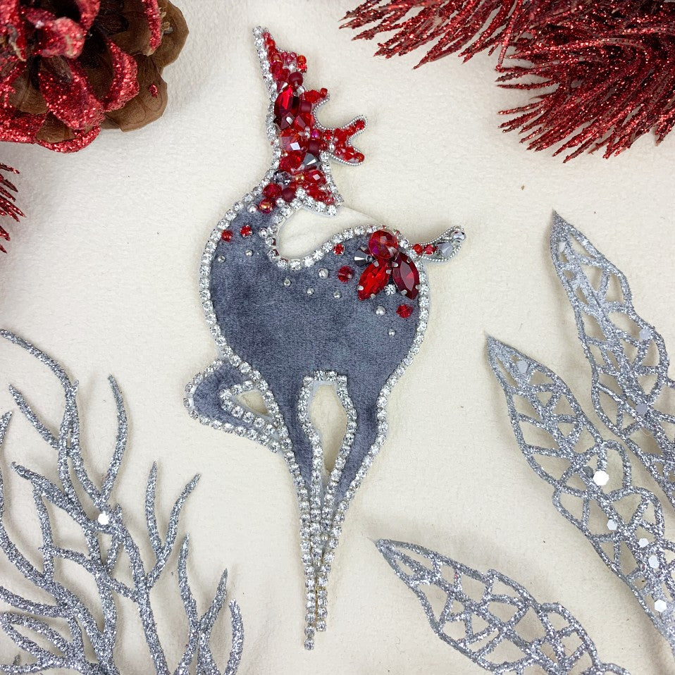 "Silver Deer" - Magnetic Embroidered Pin